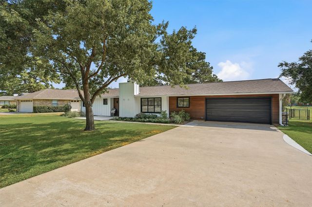 722 Kiowa Drive W, Lake Kiowa, TX 76240