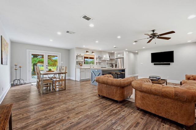 722 Kiowa Drive W, Lake Kiowa, TX 76240