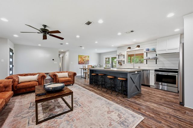 722 Kiowa Drive W, Lake Kiowa, TX 76240