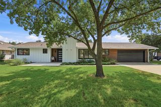 722 Kiowa Drive W, Lake Kiowa, TX 76240