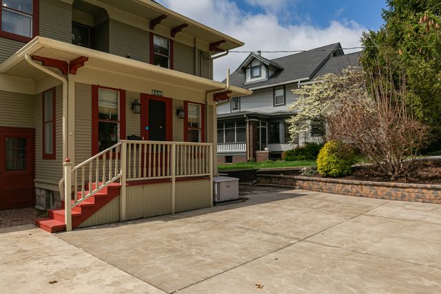 2446 E River Drive, Davenport, IA 52803