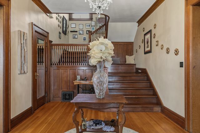 2446 E River Drive, Davenport, IA 52803