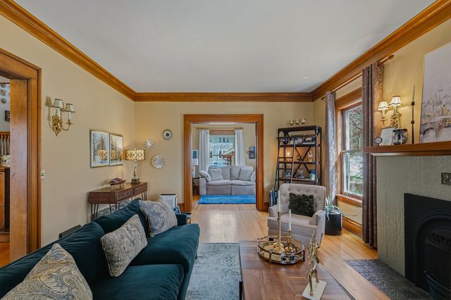 2446 E River Drive, Davenport, IA 52803