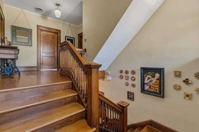 2446 E River Drive, Davenport, IA 52803