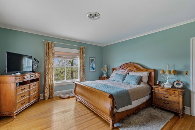 2446 E River Drive, Davenport, IA 52803