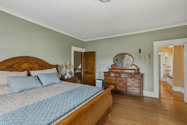 2446 E River Drive, Davenport, IA 52803