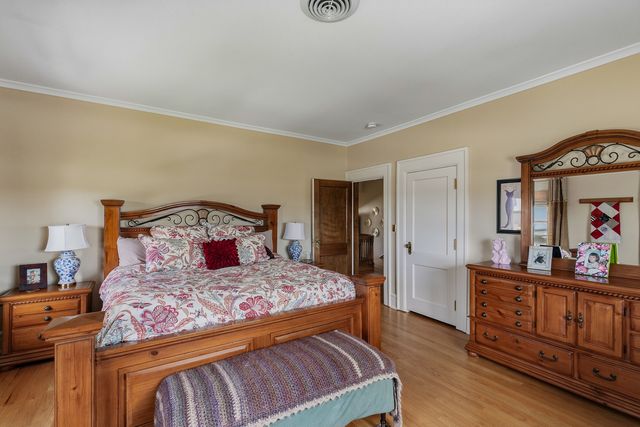2446 E River Drive, Davenport, IA 52803
