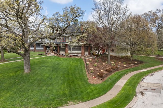 2446 E River Drive, Davenport, IA 52803