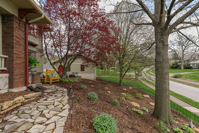 2446 E River Drive, Davenport, IA 52803