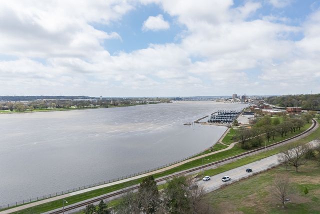 2446 E River Drive, Davenport, IA 52803