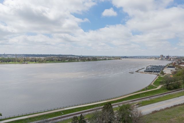 2446 E River Drive, Davenport, IA 52803
