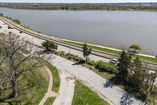 2446 E River Drive, Davenport, IA 52803