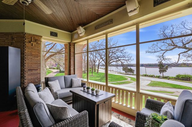 2446 E River Drive, Davenport, IA 52803