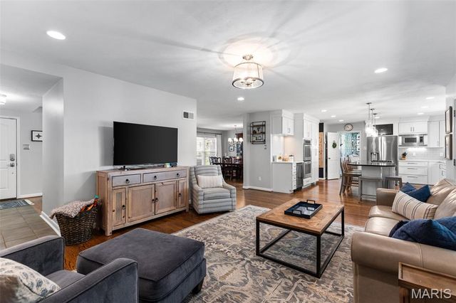 1031 Dovergate Drive, Kirkwood, MO 63122