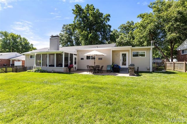 1031 Dovergate Drive, Kirkwood, MO 63122