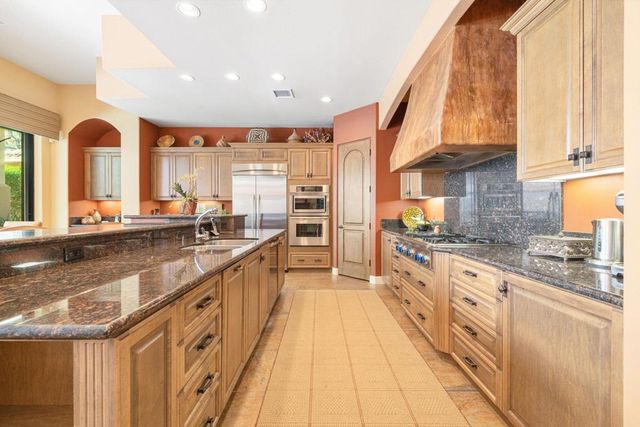 46494 Bradshaw Trail, La Quinta, CA 92253