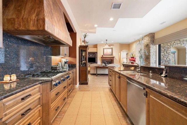 46494 Bradshaw Trail, La Quinta, CA 92253