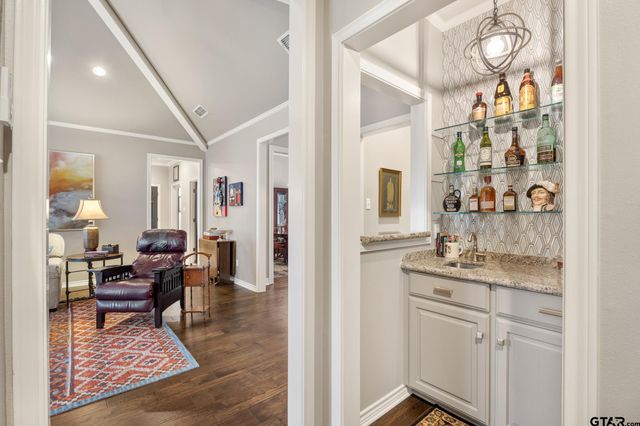 1413 Holly Creek Dr, Tyler, TX 75703