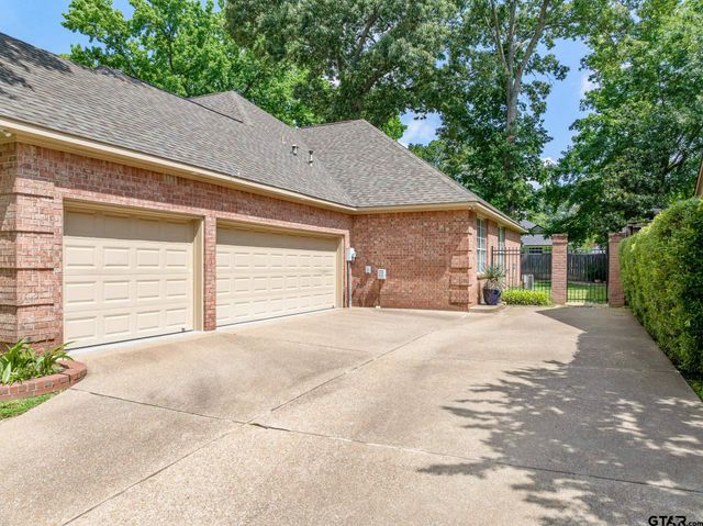 1413 Holly Creek Dr, Tyler, TX 75703