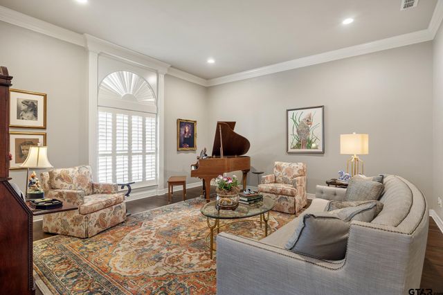 1413 Holly Creek Dr, Tyler, TX 75703