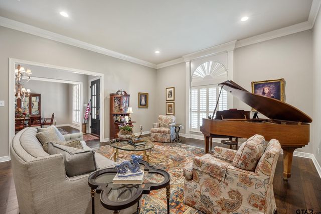 1413 Holly Creek Dr, Tyler, TX 75703