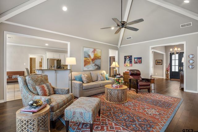 1413 Holly Creek Dr, Tyler, TX 75703