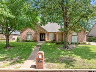1413 Holly Creek Dr, Tyler, TX 75703