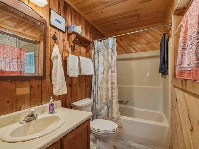 1233 Blockhouse Point Road, North Hero, VT 05474