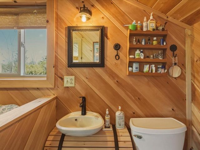 1233 Blockhouse Point Road, North Hero, VT 05474