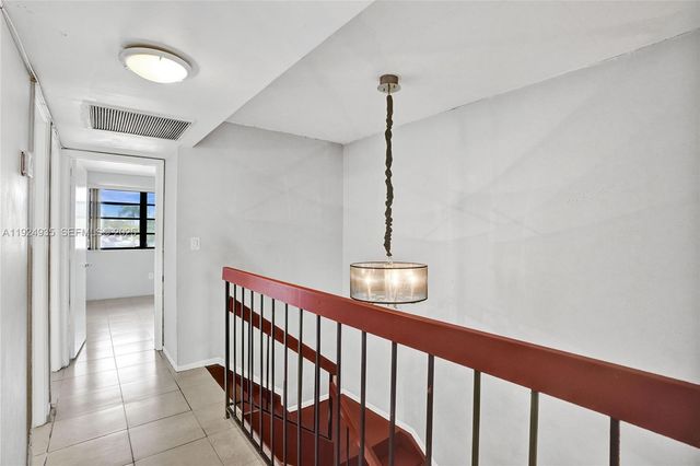 20607 NE 7th Ct, Miami, FL 33179