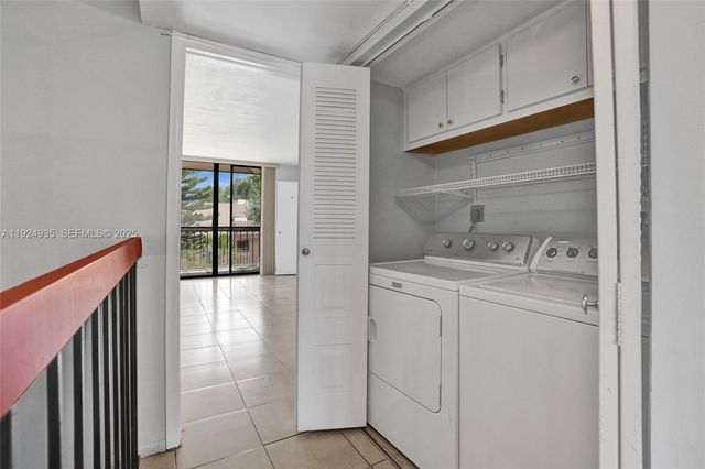 20607 NE 7th Ct, Miami, FL 33179