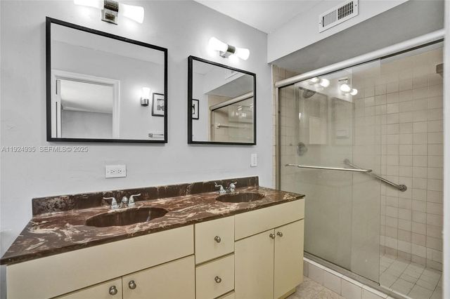 20607 NE 7th Ct, Miami, FL 33179