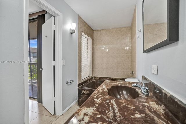 20607 NE 7th Ct, Miami, FL 33179