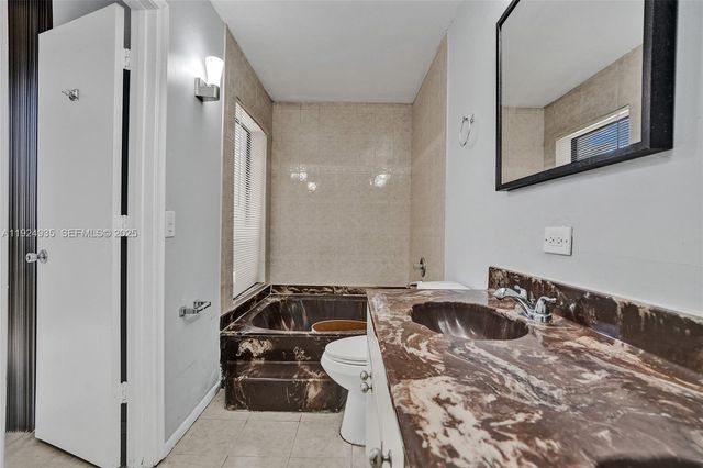 20607 NE 7th Ct, Miami, FL 33179