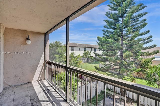 20607 NE 7th Ct, Miami, FL 33179