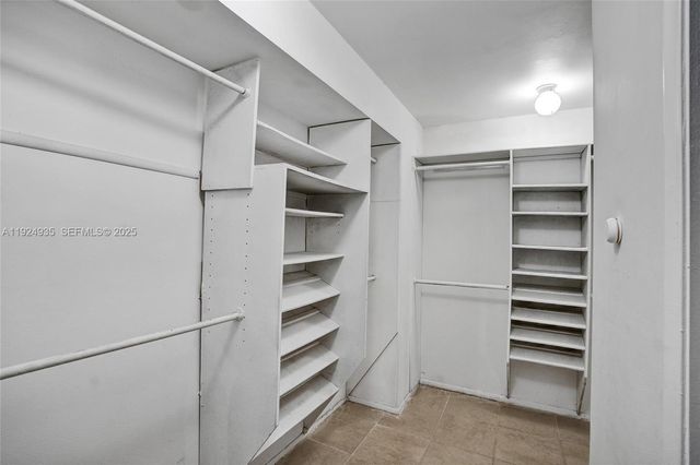 20607 NE 7th Ct, Miami, FL 33179