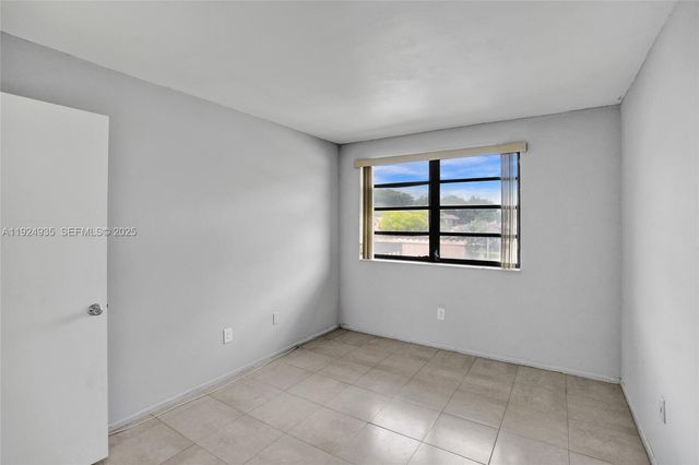 20607 NE 7th Ct, Miami, FL 33179