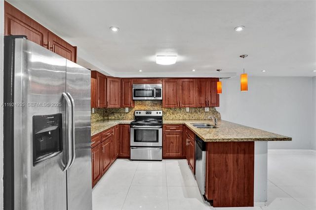 20607 NE 7th Ct, Miami, FL 33179