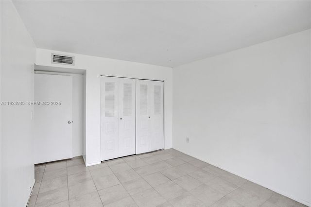 20607 NE 7th Ct, Miami, FL 33179