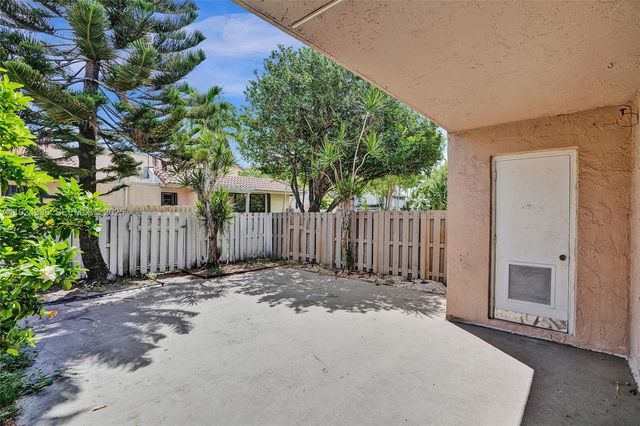 20607 NE 7th Ct, Miami, FL 33179