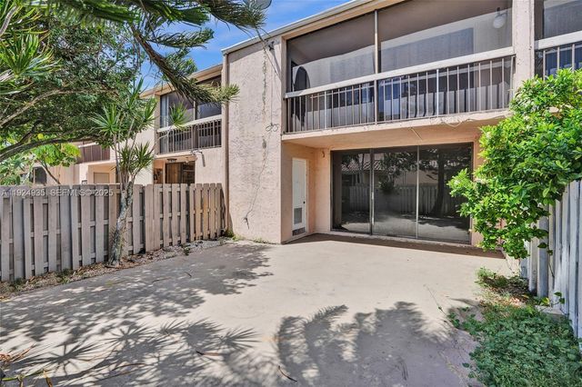 20607 NE 7th Ct, Miami, FL 33179