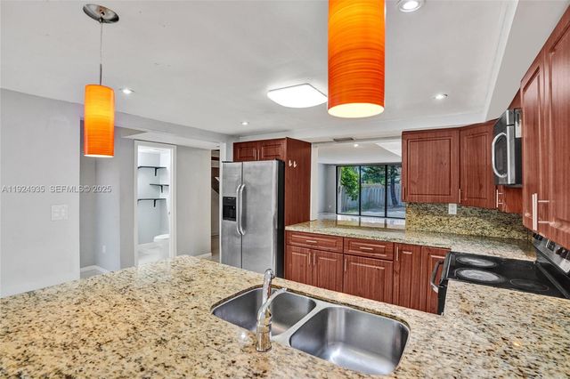 20607 NE 7th Ct, Miami, FL 33179