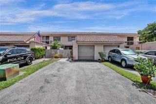 20607 NE 7th Ct, Miami, FL 33179