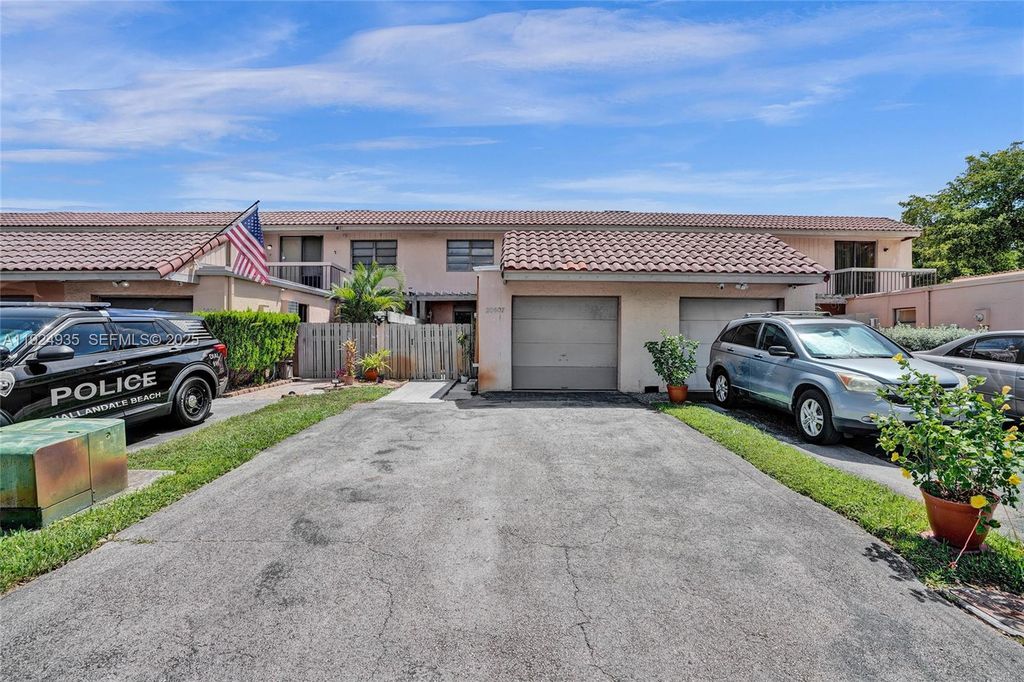 20607 NE 7th Ct, Miami, FL 33179