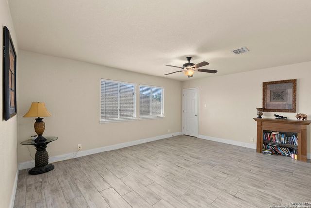 8747 Feather Trl, Helotes, TX 78023