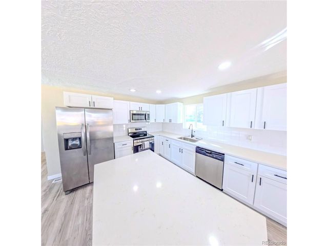 432 3rd Ave, Deer Trail, CO 80105