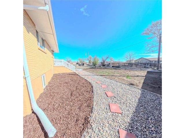 432 3rd Ave, Deer Trail, CO 80105