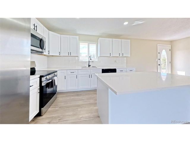 432 3rd Ave, Deer Trail, CO 80105