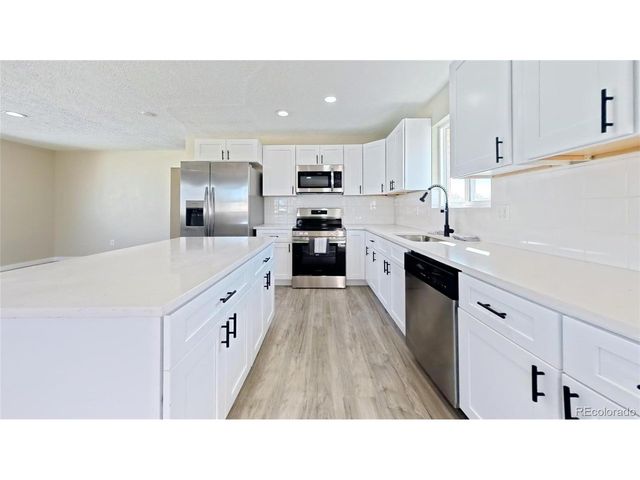 432 3rd Ave, Deer Trail, CO 80105