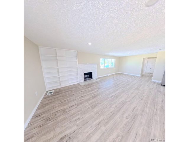 432 3rd Ave, Deer Trail, CO 80105